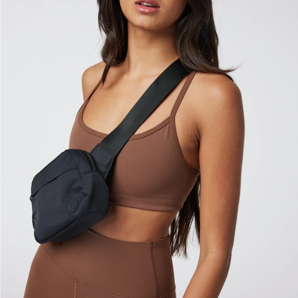 Vuori Belt Bag - All Around Hip Pack - Picture 2 of 9